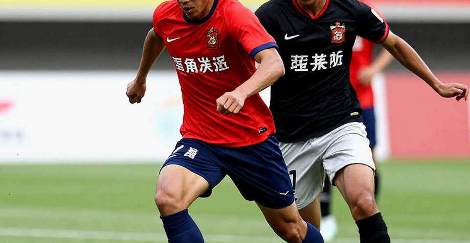 VAR vào V.League: khi trọng tài học cách tin vào màn hình