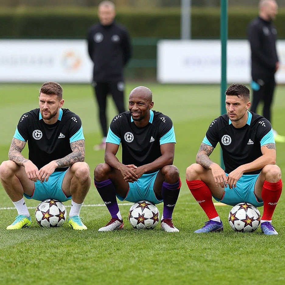 Lisandro Martinez xin lỗi Carrick: Bên trong cuộc chiến quyền lực tại Manchester United