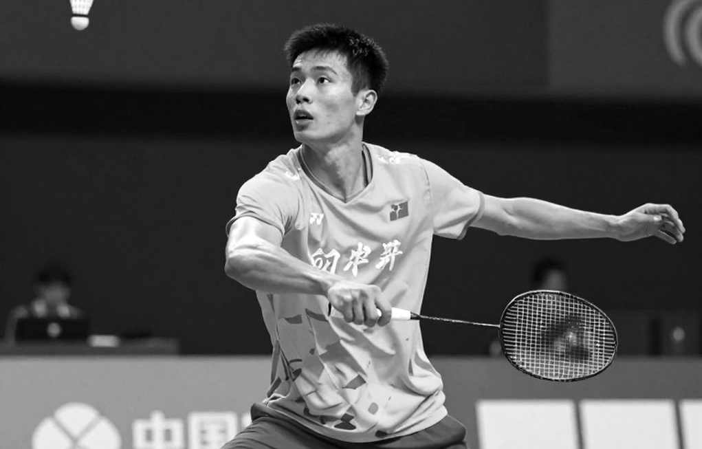 Khi phân tích thể thao trống rỗng, tôi học được điều gì từ những trang giấy không chữ?