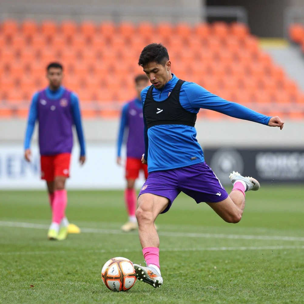 Nhịp độ V.League: Khi hàng tiền vệ ngừng chạy theo bóng