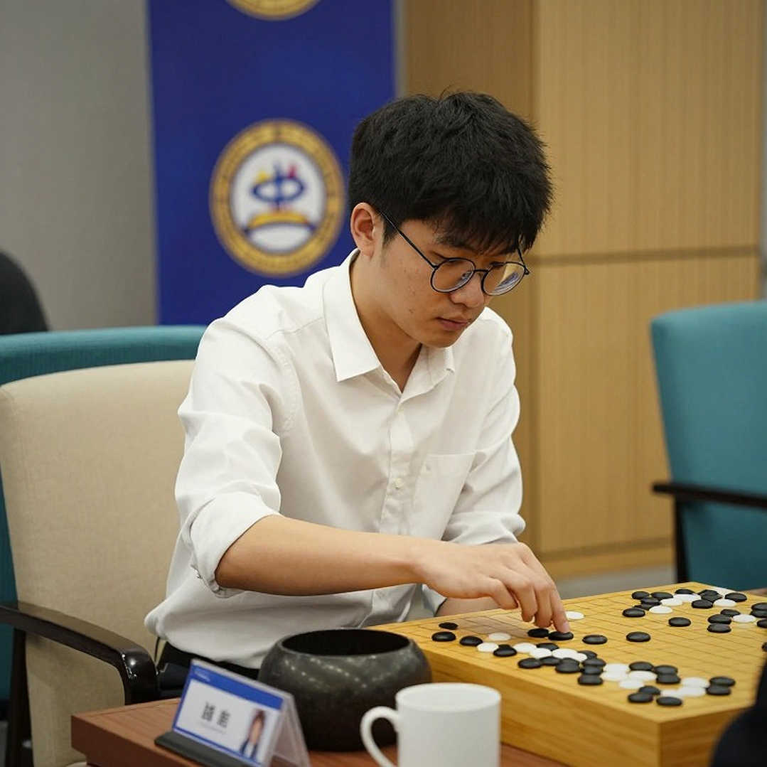 Bent Larsen trên bìa, Prague 2026 trong ruột: đọc ChessBase Magazine #225