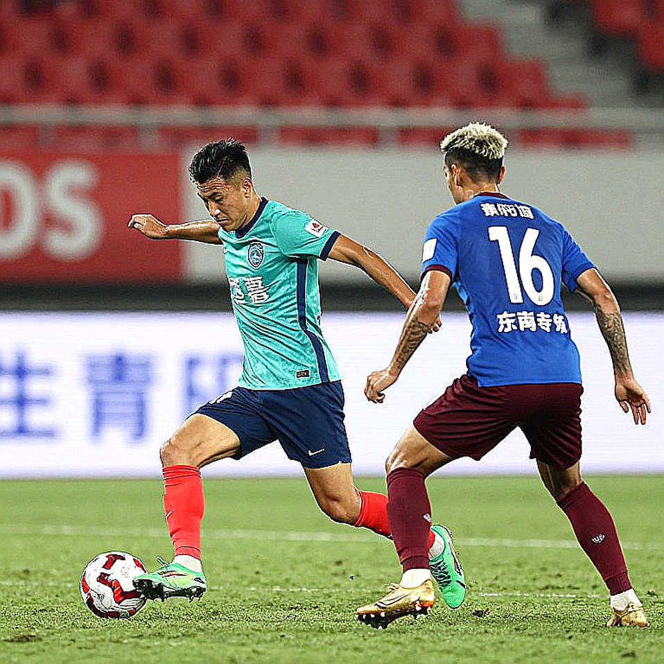 The Referee's Eye: VAR, the Whistle, and V.League's Problem of Consistency The Referee's Eye: VAR, the Whistle, and V.League's Problem of Consistency
